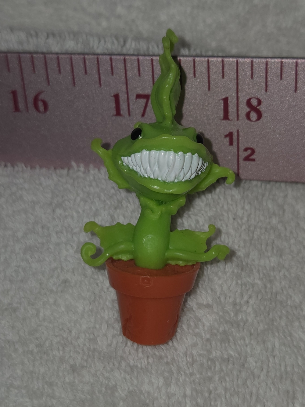 Mattel Monster High Venus Pet Bright Green Carnivorous Plant Toy in Orange Pot